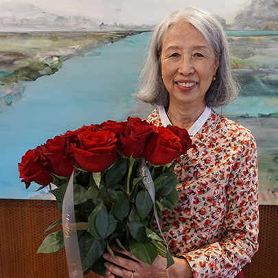 woman holding bouquet of roses